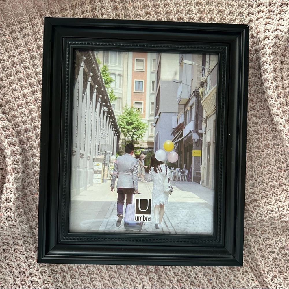 Umbra Classic Black Frame